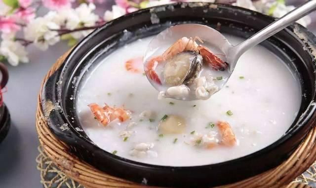 揭秘煲汤鲜味十足的秘密：焯水后，别用冷水冲，汤鲜味美超乎想象！