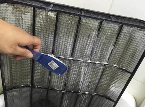 空调滤网清洗频率与方法:保持室内空气清新,延长空调寿命的技巧